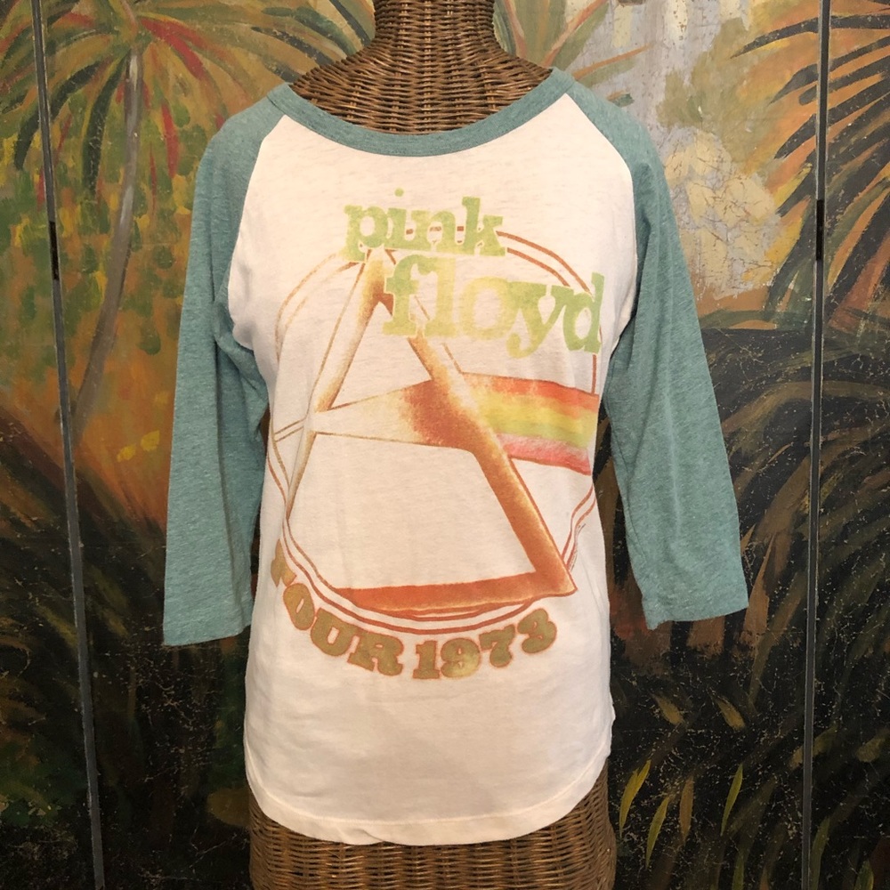 Pink Floyd Tee. Soft and comfy. Size small.